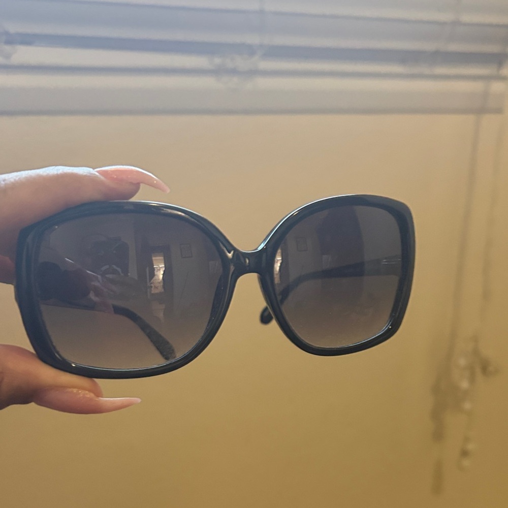 Elegant Black Sunglasses